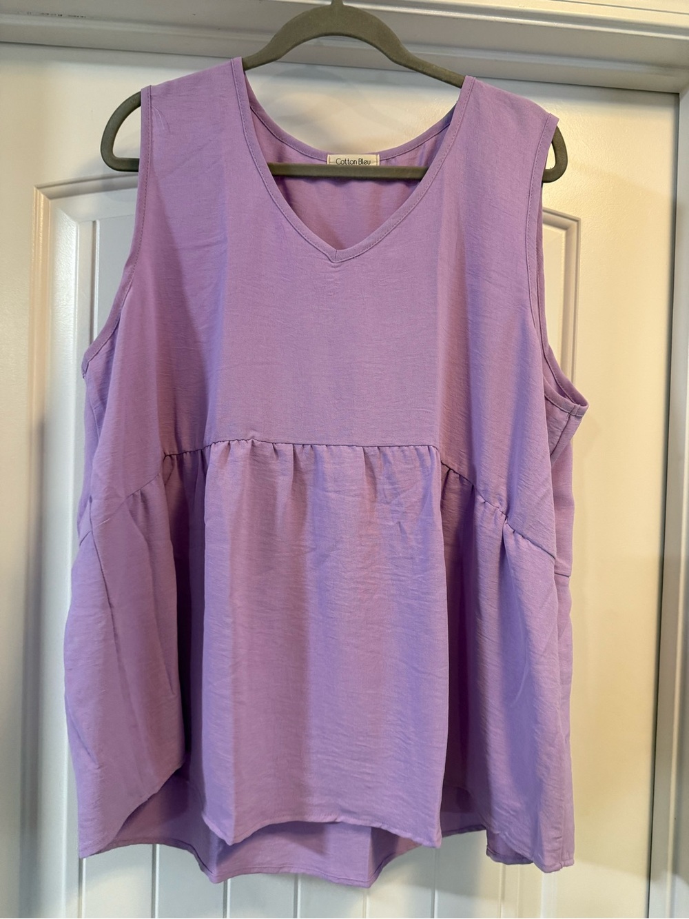 Sleeveless V-Neck Peplum Tank in Lavender